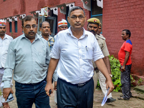 রাতে তুলে নিয়ে যাওয়া হত, সকালে ঝড়ত চোখের জল রাতে তুলে নিয়ে যাওয়া হত, সকালে ঝড়ত চোখের জল