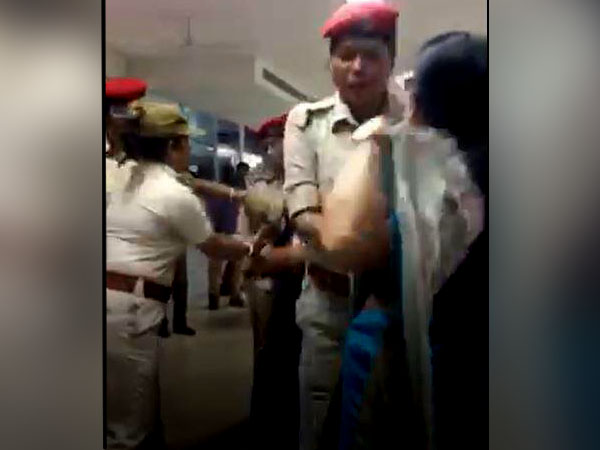 জনপ্রতিনিধিদের বাগে আনতে চেষ্টা