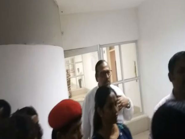 শিলচরে প্রশাসনের সঙ্গে যুদ্ধ! অবস্থান বিক্ষোভের সিদ্ধান্ত তৃণমূলের, দেখুন ভিডিও শিলচরে প্রশাসনের সঙ্গে যুদ্ধ! অবস্থান বিক্ষোভের সিদ্ধান্ত তৃণমূলের, দেখুন ভিডিও