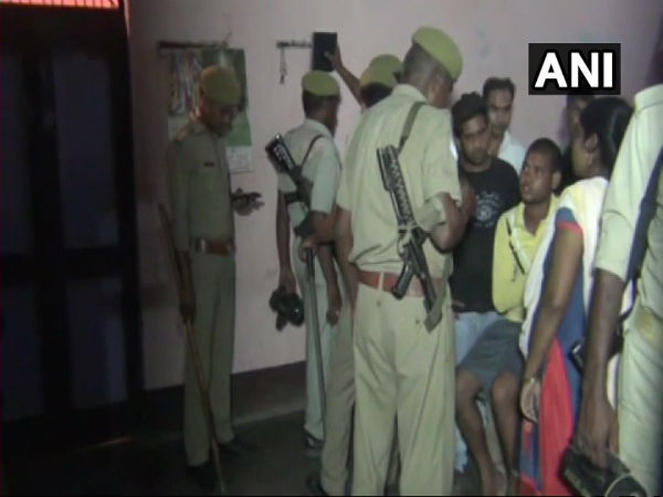 এলাহাবাদে বন্ধ ঘর থেকে উদ্ধার ৫ টি দেহ! এলাকায় চাঞ্চল্য এলাহাবাদে বন্ধ ঘর থেকে উদ্ধার ৫ টি দেহ! এলাকায় চাঞ্চল্য
