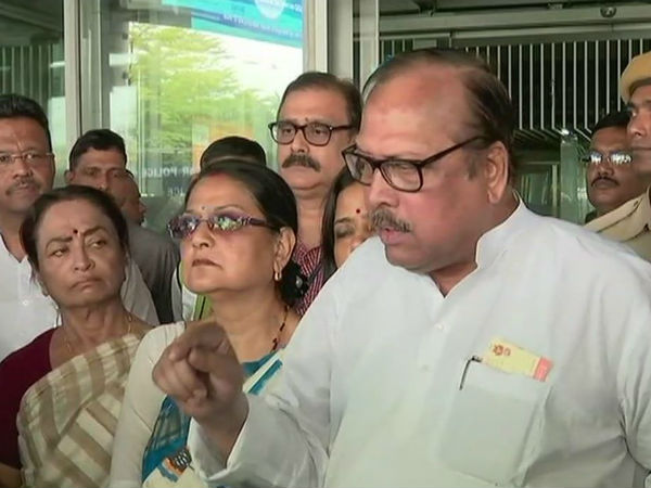 কলকাতায় ফিরল তৃণমূলের প্রতিনিধি দল কলকাতায় ফিরল তৃণমূলের প্রতিনিধি দল