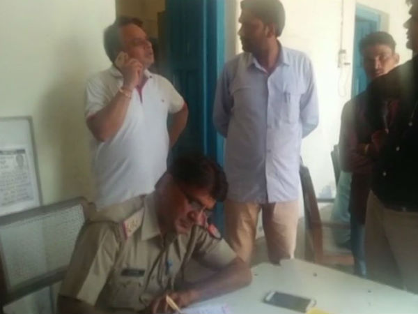 গুলি করে প্রধানশিক্ষককে সাজা স্কুল ছাত্রের! যোগীর রাজ্যে বাড়ছে বেআইনি অস্ত্রের কারবার গুলি করে প্রধানশিক্ষককে সাজা স্কুল ছাত্রের! যোগীর রাজ্যে বাড়ছে বেআইনি অস্ত্রের কারবার