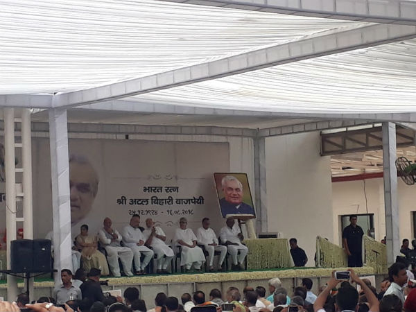 মঞ্চে বিজেপি নেতৃত্ব