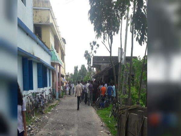 নিরাপত্তার দাবিতে অটল শিক্ষকদের দল নিরাপত্তার দাবিতে অটল শিক্ষকদের দল