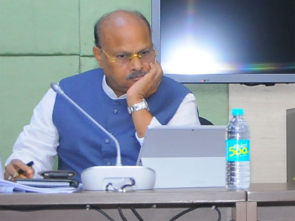 মন্ত্রীর দাঁতের রুট-ক্যানাল! করদাতাদের টাকায় মেটানো বিল জানলে ভিমরি খাবেন মন্ত্রীর দাঁতের রুট-ক্যানাল! করদাতাদের টাকায় মেটানো বিল জানলে ভিমরি খাবেন