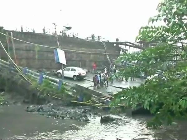 ব্রিজ ভাঙার দায় মমতার সরকারের! সরাসরি অভিযোগ মোদীর দলের ব্রিজ ভাঙার দায় মমতার সরকারের! সরাসরি অভিযোগ মোদীর দলের