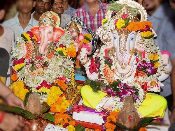 সাদা রঙের গণেশ পূজা