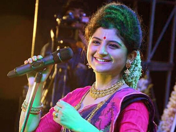 দূর্গা পুজোয় শ্রোতাদের কি উপহার দেওয়ার কথা ভাবছেন অদিতি! উত্তরে যা জানালেন গায়িকা দূর্গা পুজোয় শ্রোতাদের কি উপহার দেওয়ার কথা ভাবছেন অদিতি! উত্তরে যা জানালেন গায়িকা