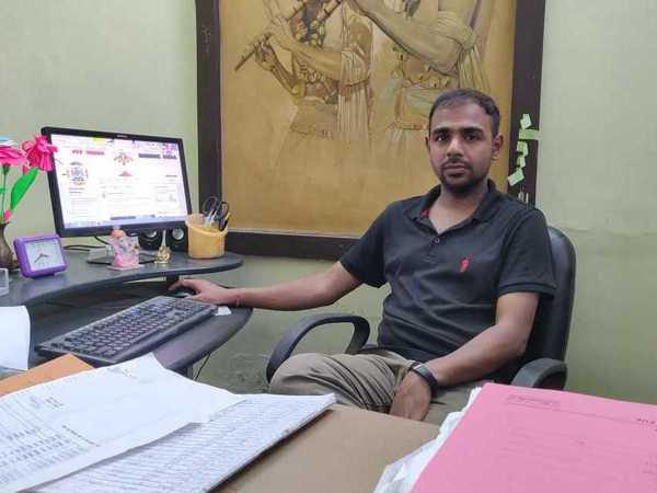 কীভাবে সোশ্যাল মিডিয়াকে অস্ত্র করে সাফল্যের মুখ দেখছে অল ইন্ডিয়া রেডিও দারভাঙা! জানুন কীভাবে সোশ্যাল মিডিয়াকে অস্ত্র করে সাফল্যের মুখ দেখছে অল ইন্ডিয়া রেডিও দারভাঙা! জানুন