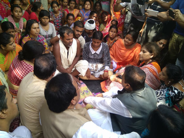 মমতা ফ্যাসিস্ট মুখ্যমন্ত্রী! জ্যোতি বসুকেও হার মানাবেন, দাঁড়িভিটে দাঁড়িয়ে তোপ মুকুলের মমতা ফ্যাসিস্ট মুখ্যমন্ত্রী! জ্যোতি বসুকেও হার মানাবেন, দাঁড়িভিটে দাঁড়িয়ে তোপ মুকুলের