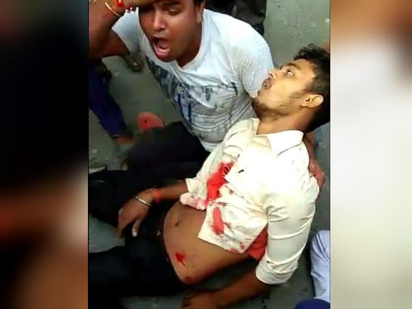 গুলিবিদ্ধ আরও এক ছাত্রের মৃত্যু, ইসলামপুরে বিজেপির বনধ ঘিরে উত্তেজনা চরমে গুলিবিদ্ধ আরও এক ছাত্রের মৃত্যু, ইসলামপুরে বিজেপির বনধ ঘিরে উত্তেজনা চরমে