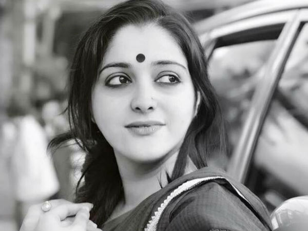 মেক আপের ক্ষেত্রে লিপস্টিক নিয়ে কিছু আলাদা টিপসে দেবেন ?