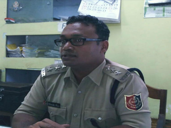 রক্ষকই ভক্ষক! ১৫ কোটির সোনা পাচারের অভিযোগে মুখ্যমন্ত্রীর নির্দেশে গ্রেফতার এসডিপিও-সেনা-সহ ৫ রক্ষকই ভক্ষক! ১৫ কোটির সোনা পাচারের অভিযোগে মুখ্যমন্ত্রীর নির্দেশে গ্রেফতার এসডিপিও-সেনা-সহ ৫