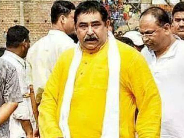 মহরমে আর তলোয়ার-লাঠিখেলা নয়! বেনজির সিদ্ধান্তে অনুব্রতর নিশানায় বিজেপি মহরমে আর তলোয়ার-লাঠিখেলা নয়! বেনজির সিদ্ধান্তে অনুব্রতর নিশানায় বিজেপি