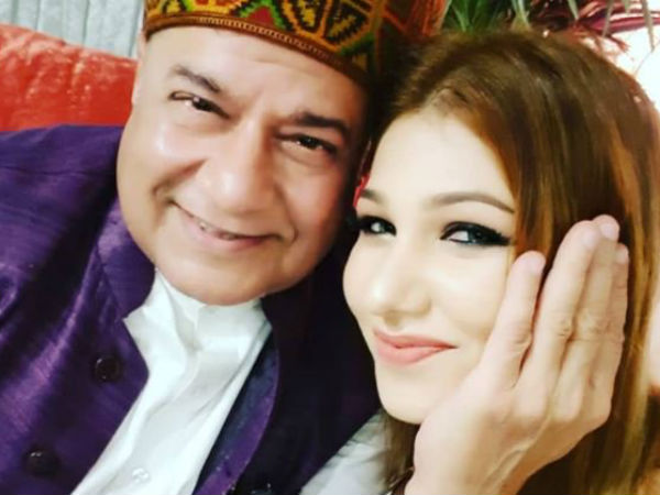 অনুপ-জসলিন প্রেম ঘিরে সরগরম বিগবস-১২! দেখুন ভিডিও অনুপ-জসলিন প্রেম ঘিরে সরগরম বিগবস-১২! দেখুন ভিডিও