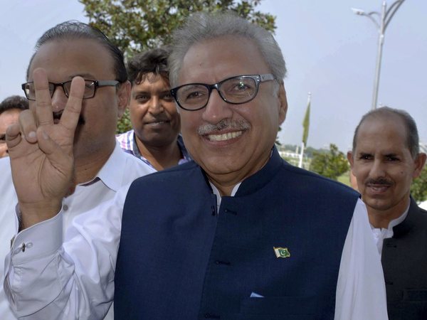 নেহরুর দাঁতের ডাক্তারের পুত্র হচ্ছেন পাকিস্তানের রাষ্ট্রপতি নেহরুর দাঁতের ডাক্তারের পুত্র হচ্ছেন পাকিস্তানের রাষ্ট্রপতি