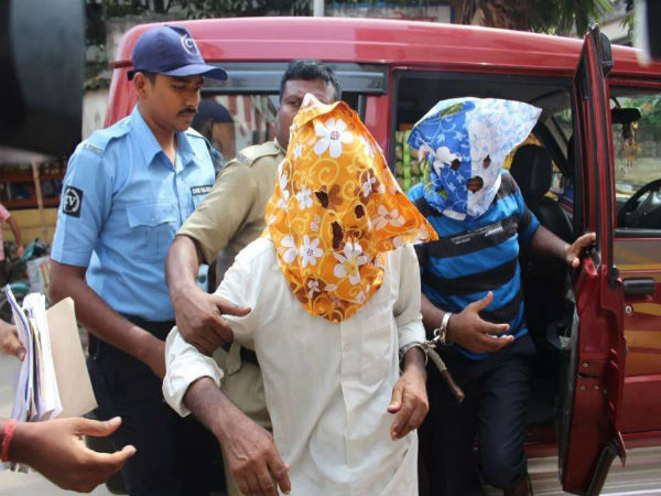 হিন্দু ধর্মে বিয়েতে আপত্তি! বাবা-দাদার হাতে মমতার রাজ্যে যুবতী খুনের অভিযোগ হিন্দু ধর্মে বিয়েতে আপত্তি! বাবা-দাদার হাতে মমতার রাজ্যে যুবতী খুনের অভিযোগ