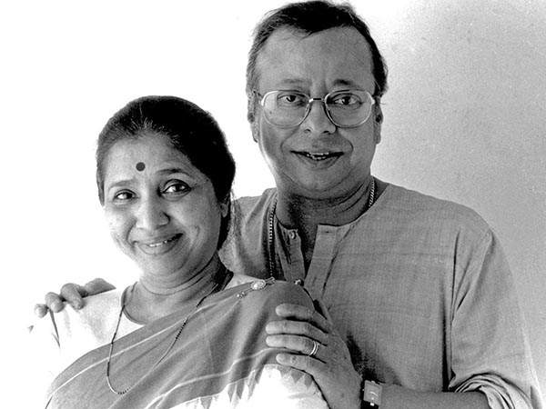 প্রেম এগোতে থাকে