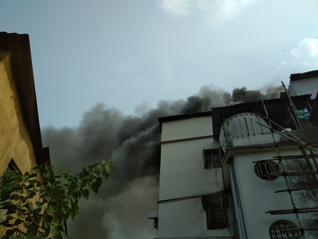 ফের শহরে অগ্নিকাণ্ড, ভবানীপুরে বহুতলে আগুন ঘিরে আতঙ্ক, দেখুন ভিডিও ফের শহরে অগ্নিকাণ্ড, ভবানীপুরে বহুতলে আগুন ঘিরে আতঙ্ক, দেখুন ভিডিও