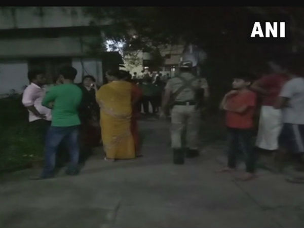 পড়শি রাজ্যে প্রাক্তন পুলিশ কমিশনার ও তাঁর বাঙালি স্ত্রীকে খুন, তদন্তে পুলিশ পড়শি রাজ্যে প্রাক্তন পুলিশ কমিশনার ও তাঁর বাঙালি স্ত্রীকে খুন, তদন্তে পুলিশ