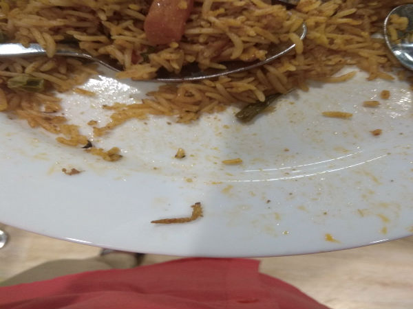 বিরিয়ানি খেতে ভাল বাসেন! খাওয়ার সময় এই পরিস্থিতিতে পড়েছেন কি কোনওদিন বিরিয়ানি খেতে ভাল বাসেন! খাওয়ার সময় এই পরিস্থিতিতে পড়েছেন কি কোনওদিন