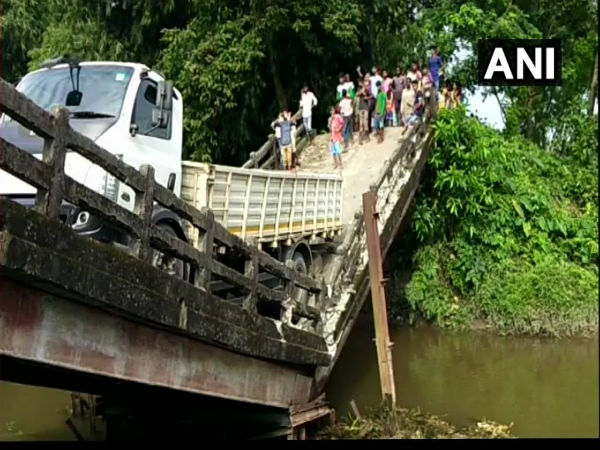 মাঝেরহাটের পর ফাঁসিদেওয়া! ভাঙল সেতু, সংস্কারের অভাবের অভিযোগ স্থানীয়দের মাঝেরহাটের পর ফাঁসিদেওয়া! ভাঙল সেতু, সংস্কারের অভাবের অভিযোগ স্থানীয়দের