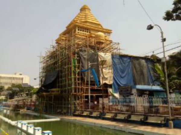 মণ্ডপ স্বামী নারায়ণের মন্দিরের অনুকরণে