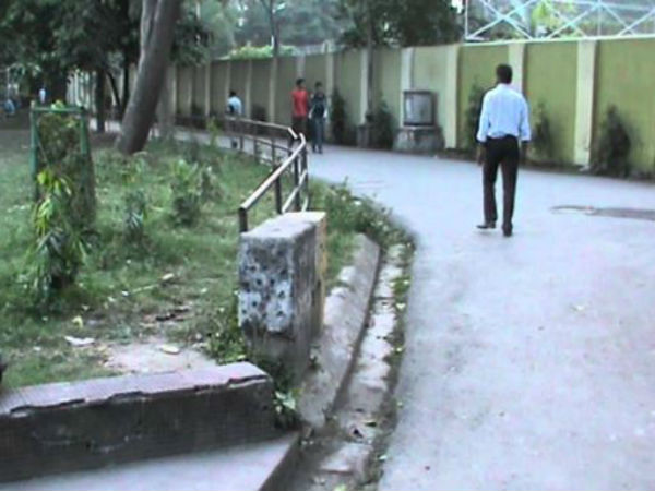 শহরের ম্যানহোল থেকে উদ্ধার নিখোঁজ শিশুকন্যার দেহ! মিসিং লিঙ্কের খোঁজে পুলিশ শহরের ম্যানহোল থেকে উদ্ধার নিখোঁজ শিশুকন্যার দেহ! মিসিং লিঙ্কের খোঁজে পুলিশ