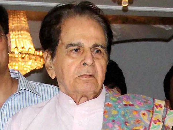 বর্ষীয়ান অভিনেতা দিলীপ কুমার অসুস্থ, ভর্তি মুম্বইয়ের লীলাবতী হাসপাতালে বর্ষীয়ান অভিনেতা দিলীপ কুমার অসুস্থ, ভর্তি মুম্বইয়ের লীলাবতী হাসপাতালে