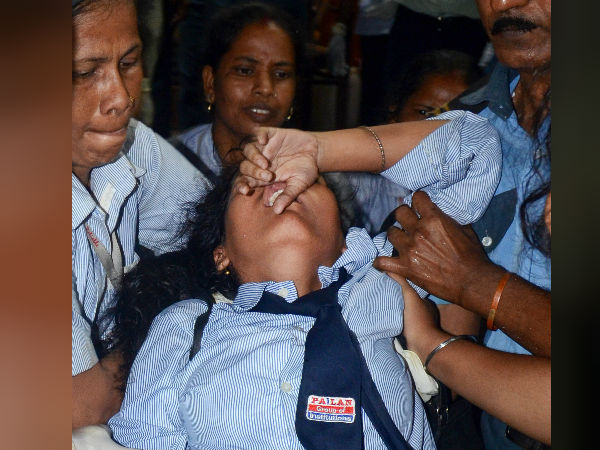 ব্রিজ ভেঙে পড়ার খবর শুনেই ছুটে গিয়েছিলেন, দেখেন স্ল্যাবের পাশে পড়ে সংজ্ঞাহীন প্রান্তিকা ব্রিজ ভেঙে পড়ার খবর শুনেই ছুটে গিয়েছিলেন, দেখেন স্ল্যাবের পাশে পড়ে সংজ্ঞাহীন প্রান্তিকা