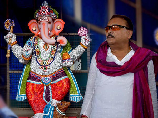 বিজেপির ঠেলায় গণেশ স্মরণে তৃণমূল! কলকাতার বুকে হুহু করে বাড়ছে সিদ্ধিদাতার বন্দনা বিজেপির ঠেলায় গণেশ স্মরণে তৃণমূল! কলকাতার বুকে হুহু করে বাড়ছে সিদ্ধিদাতার বন্দনা