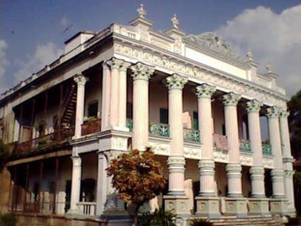 তিনশো বছরের ঐতিহ্য ধরে রেখেছে গোবরডাঙার জমিদার বাড়ি তিনশো বছরের ঐতিহ্য ধরে রেখেছে গোবরডাঙার জমিদার বাড়ি