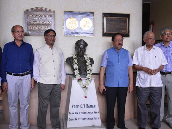 কলকাতায় প্রাচীন বিজ্ঞান গবেষণাকেন্দ্রে কেন্দ্রীয় মন্ত্রীর গণপতি মহিমা ব্যাখ্যা! নয়া বিতর্কে আইএসিএ কলকাতায় প্রাচীন বিজ্ঞান গবেষণাকেন্দ্রে কেন্দ্রীয় মন্ত্রীর গণপতি মহিমা ব্যাখ্যা! নয়া বিতর্কে আইএসিএ