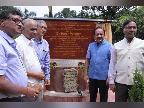 কলকাতায় প্রাচীন বিজ্ঞান গবেষণাকেন্দ্রে কেন্দ্রীয় মন্ত্রীর গণপতি মহিমা ব্যাখ্যা! নয়া বিতর্কে আইএসিএ কলকাতায় প্রাচীন বিজ্ঞান গবেষণাকেন্দ্রে কেন্দ্রীয় মন্ত্রীর গণপতি মহিমা ব্যাখ্যা! নয়া বিতর্কে আইএসিএ