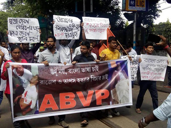 ‘বাংলা আমাদের মাতৃভাষা, কেন চাপিয়ে দেওয়া হচ্ছে উর্দু’ ‘বাংলা আমাদের মাতৃভাষা, কেন চাপিয়ে দেওয়া হচ্ছে উর্দু’