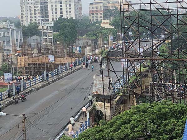 ভেঙে পড়ল মাঝেরহাট ব্রিজ, বাস-লরি চাপা পড়ে বহু মানুষের মৃত্যুর আশঙ্কা ভেঙে পড়ল মাঝেরহাট ব্রিজ, বাস-লরি চাপা পড়ে বহু মানুষের মৃত্যুর আশঙ্কা