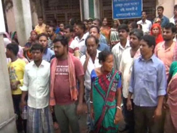 চিকিৎসক নেই! রোগীর পরিবারের বিক্ষোভের মুখে বামেদের ঘাড়ে দোষ চাপালেন মন্ত্রী চিকিৎসক নেই! রোগীর পরিবারের বিক্ষোভের মুখে বামেদের ঘাড়ে দোষ চাপালেন মন্ত্রী