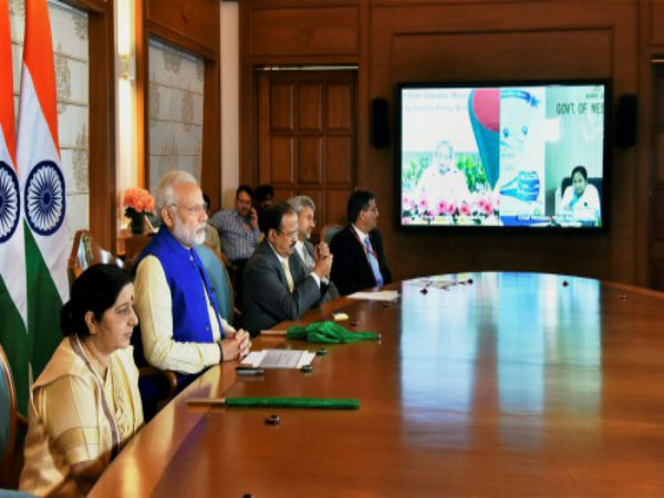 মোদীকে আগাম শারদ শুভেচ্ছা জানিয়ে কোন চাল মমতার! বিরোধীরা সরব নিন্দায় মোদীকে আগাম শারদ শুভেচ্ছা জানিয়ে কোন চাল মমতার! বিরোধীরা সরব নিন্দায়