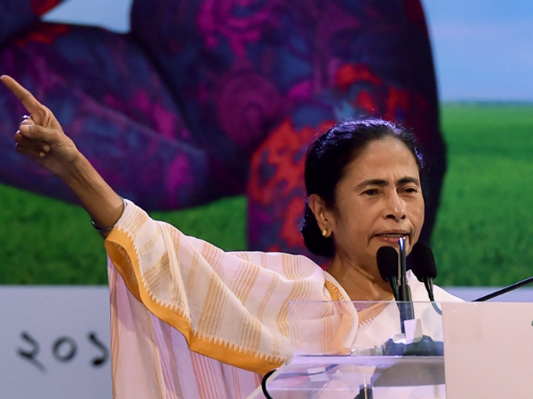 বিজেপির জমিদারি নাকি যে বাস ভাঙছে, মিলান থেকে সাবধান করলেন মমতা বিজেপির জমিদারি নাকি যে বাস ভাঙছে, মিলান থেকে সাবধান করলেন মমতা
