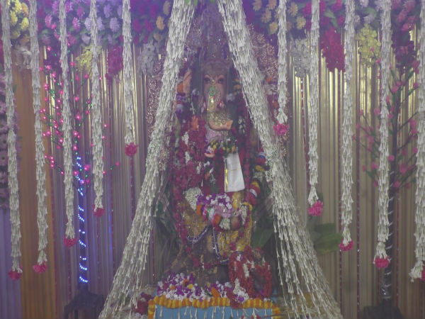 মেয়রের বাড়িতে গণেশ পুজো
