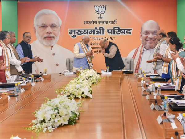 ২০১৯-এ মোদীর নজরে ২০৮ কেন্দ্র! মমতা-রাহুল জুটিকে হারানোর রণকৌশল তৈরি ২০১৯-এ মোদীর নজরে ২০৮ কেন্দ্র! মমতা-রাহুল জুটিকে হারানোর রণকৌশল তৈরি