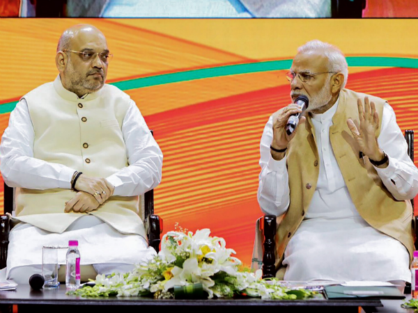 ২০১৯-এর সুর বেঁধে দিলেন মোদী, উঠল নতুন স্লোগান- ‘অজেয় ভারত, অটল বিজেপি’ ২০১৯-এর সুর বেঁধে দিলেন মোদী, উঠল নতুন স্লোগান- ‘অজেয় ভারত, অটল বিজেপি’