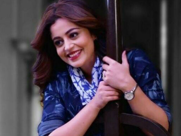 এই সুন্দরীর সঙ্গে জুটি বাঁধছেন কোন ক্রিকেট তারকা! বিগবস ১২-এ নয়া চমকের ভিডিও দেখে নিন এই সুন্দরীর সঙ্গে জুটি বাঁধছেন কোন ক্রিকেট তারকা! বিগবস ১২-এ নয়া চমকের ভিডিও দেখে নিন