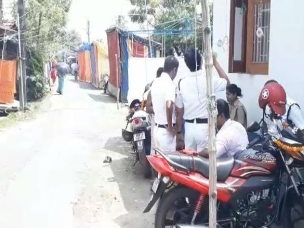 শাসকের দ্বন্দ্বের আঁচ শহরে! খেলা নিয়ে সংঘর্ষে আহত ওসি-সহ ১০ শাসকের দ্বন্দ্বের আঁচ শহরে! খেলা নিয়ে সংঘর্ষে আহত ওসি-সহ ১০