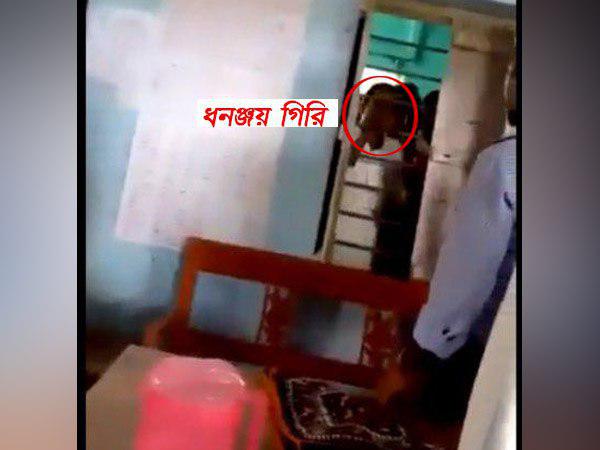 নিস্ক্রিয় পুলিশ-প্রশাসন, বাড়ছে আতঙ্কের পরিবেশ নিস্ক্রিয় পুলিশ-প্রশাসন, বাড়ছে আতঙ্কের পরিবেশ