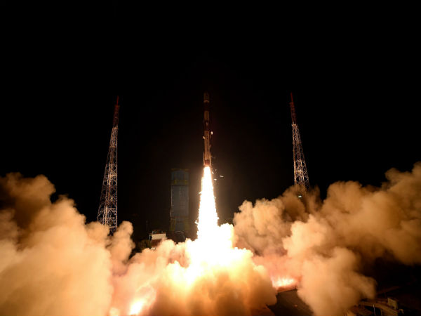 ইসরের মুকুটে নয়া পালক ইসরের মুকুটে নয়া পালক
