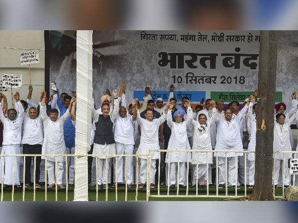 রাহুলের বনধে সমর্থন বার্তা মমতার! বিরোধী ঐক্যের পূর্ণ-রূপে মোদীকে নিশানা রাহুলের বনধে সমর্থন বার্তা মমতার! বিরোধী ঐক্যের পূর্ণ-রূপে মোদীকে নিশানা