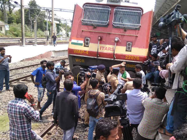 একাধিক দাবিতে আন্দোলন! আদিবাসী সংগঠনের বাধায় স্তব্ধ রেল-সড়ক একাধিক দাবিতে আন্দোলন! আদিবাসী সংগঠনের বাধায় স্তব্ধ রেল-সড়ক