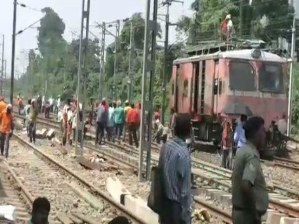 পুজোর আগেই বেহালাবাসীদের জন্য বিকল্প রাস্তা! জোড় কদমে চলছে কাজ, দেখুন ভিডিও পুজোর আগেই বেহালাবাসীদের জন্য বিকল্প রাস্তা! জোড় কদমে চলছে কাজ, দেখুন ভিডিও