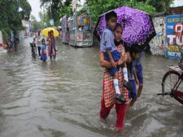 বন্যা বিধ্বস্ত হিমালয় সংলগ্ন উত্তরবঙ্গ! বৃষ্টি আরও কতদিন, জেনে নিন বিস্তারিত বন্যা বিধ্বস্ত হিমালয় সংলগ্ন উত্তরবঙ্গ! বৃষ্টি আরও কতদিন, জেনে নিন বিস্তারিত
